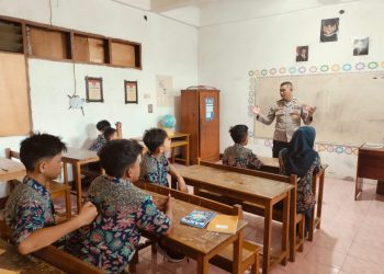 Sentuhan Humanis di Sekolah, Sat Binmas Polres Parepare Tanamkan Adab dan Perilaku Positif pada Pelajar