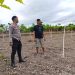 Dukung ketahanan Pangan, Bhabinkamtibmas Polsek Banggae Tinjau Lahan Siap Tanam Kelompok Tani Sirannuang di Labuang Utara