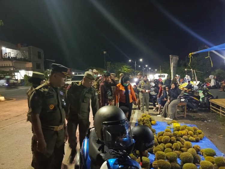 Satpol PP Sulbar Tertibkan Pedagang dan Parkir Liar di Arteri–Pantai Manakarra