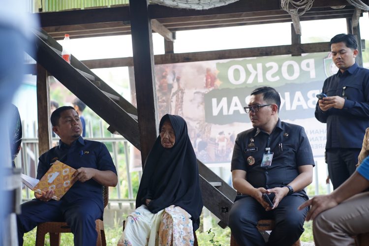 Tasming Hamid Tinjau Lokasi Kebakaran di Lumpue, Pastikan Korban Tertangani