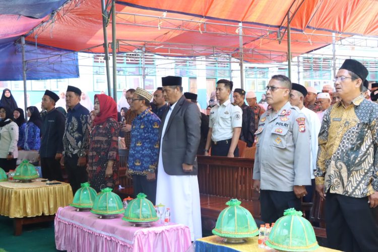 Kabag Ren Polres Majene Hadiri Wisuda Santri Tahfidz, Miftahul Jihad Lepas Generasi Qurani 2026
