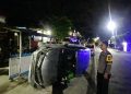 Diduga Mengantuk, Pengemudi Minibus Tabrak Dua Rumah di Jalur Majene–Mamuju