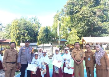 Bhabinkamtibmas Polsek Malunda Jadi Pembina Upacara, Tanamkan Anti-Bullying Sejak Dini di SDN 03 Mosso