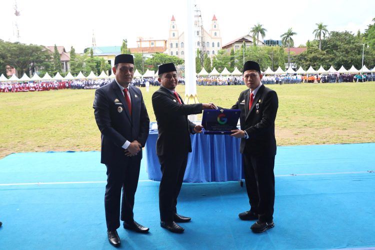 Pimpin Upacara Hardiknas 2026, Tasming Hamid Bacakan Pesan Mendikdasmen Abdul Mu’ti