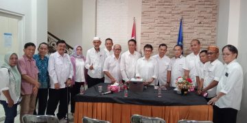 Dikawal Para Pendukung, Suwardi Thahir Resmi Kembalikan Formulir Calon Ketua