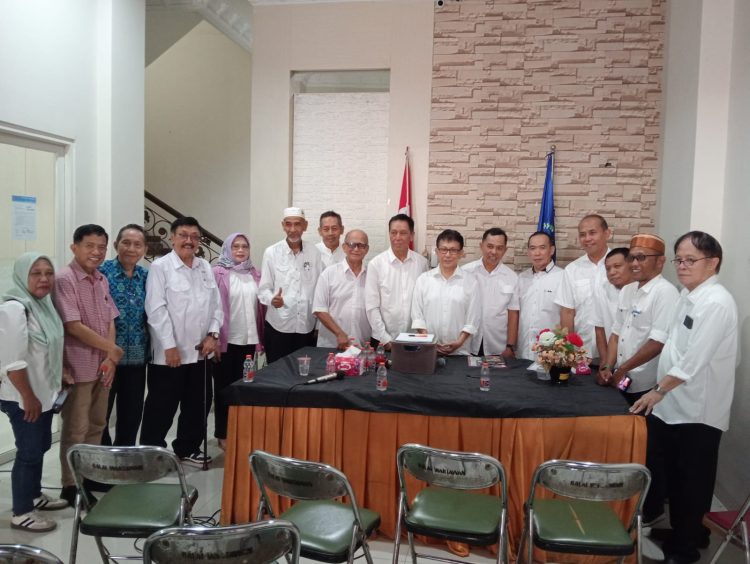 Dikawal Para Pendukung, Suwardi Thahir Resmi Kembalikan Formulir Calon Ketua