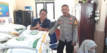 Bhabinkamtibmas Polsek Pamboang Kawal Penyaluran Bantuan Pangan CBP 2026 di Desa Bababulo