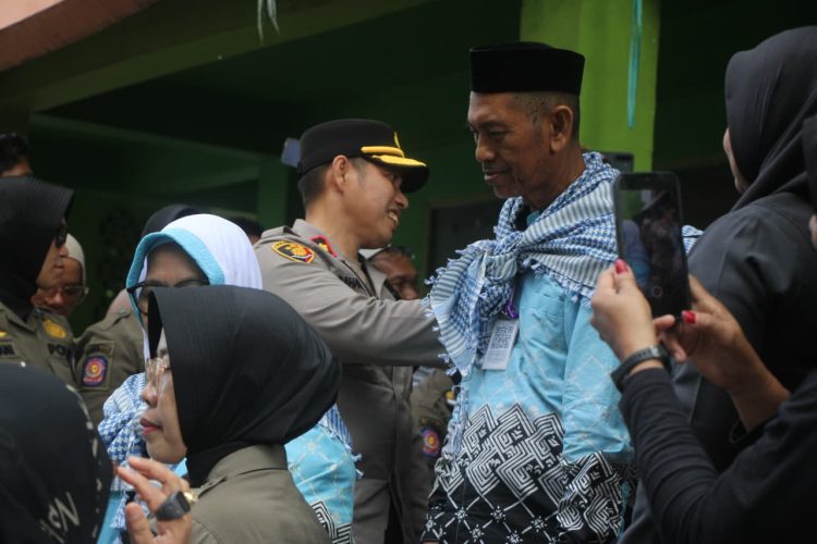 Pelepasan 96 CJH Kloter 41 Parepare Berlangsung Khidmat, Polres Parepare Berikan Pengamanan
