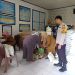 Bhabinkamtibmas Polsek Banggae Kawal Penyaluran Bantuan Pangan di Desa Buttu Baruga