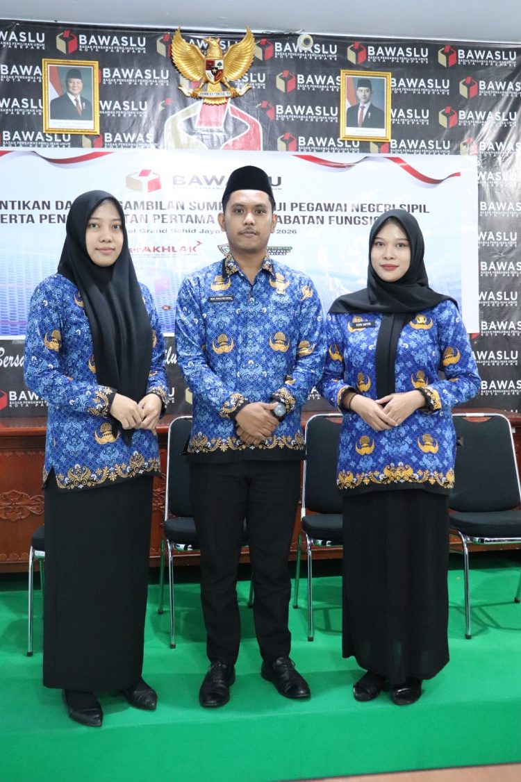 Bawaslu RI Lantik PNS dan Pejabat Fungsional, Tiga Pegawai Sekretariat Bawaslu Parepare Resmi Diambil Sumpah