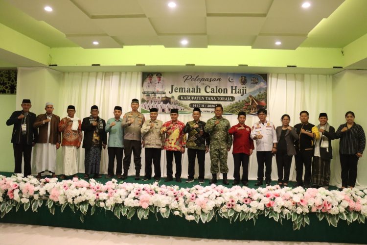 Kapolres Tana Toraja Hadiri Pelepasan Kloter Jamaah Haji Asal Tana Toraja ke Embarkasi Makassar