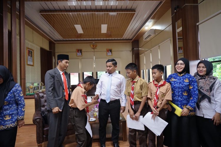 Wali Kota Tasming Hamid Lepas Duta Bahasa Daerah ke Festival Nasional Kemendikdasmen