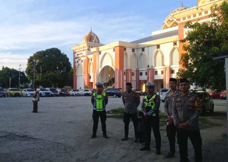 Polres Majene dan Polsek Banggae Kawal Ketat Sholat Idul Adha di Masjid Agung Ilaikal Mashir