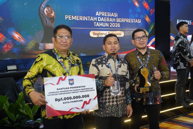Wali Kota Tasming Hamid Terima Penghargaan Kemendagri, Parepare Berprestasi Tekan Pengangguran