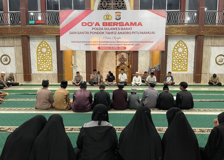 Jaga Keamanan dan Perkokoh Kesatuan, Polda Sulbar Ajak Santri Tahfiz Gelar Doa Bersama