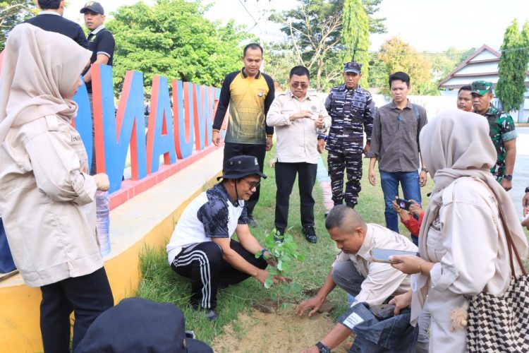 Polres Majene Ambil Bagian dalam Kerja Bakti Hari Lingkungan Hidup Sedunia, Wujudkan Kota Bersih dan Asri
