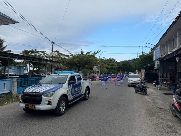 Jamin Kelancaran Kegiatan, Satlantas Polres Majene Kawal Jalan Santai Dies Natalis STIKes Bina Bangsa