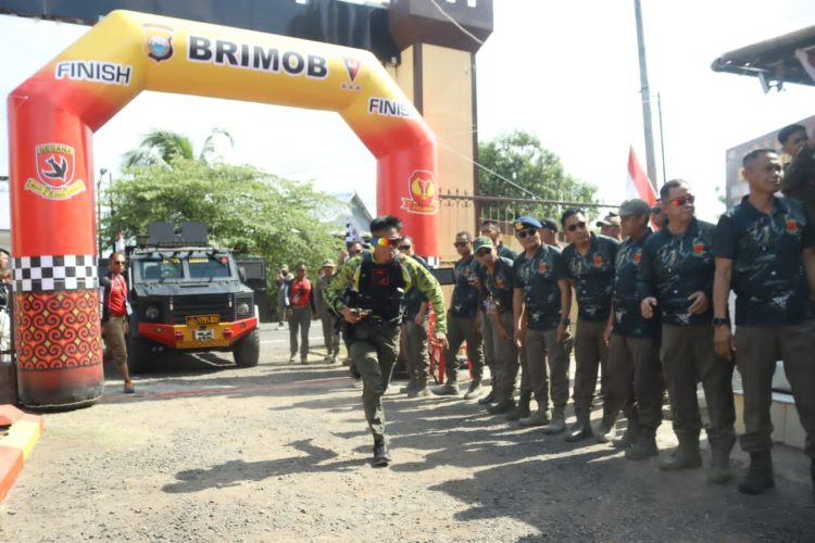Dansat Brimob Sulsel Buka Phinisi Challenge 2026, Ajang Uji Mental, Fisik dan Solidaritas